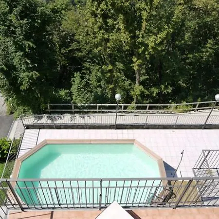 Sleeps 6 Pool Apartment *